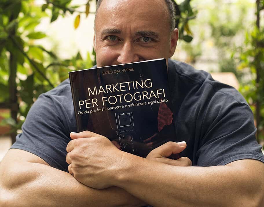 Enzo Dal Verme con il suo libro Marketing Per Fotografi