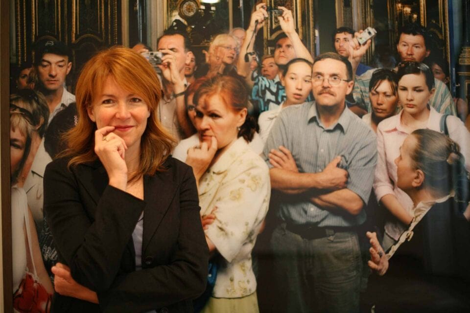 Monica De Cardenas photographed in front of a picture of Thomas Struth in her art gallery in Milan, enzo dal verme