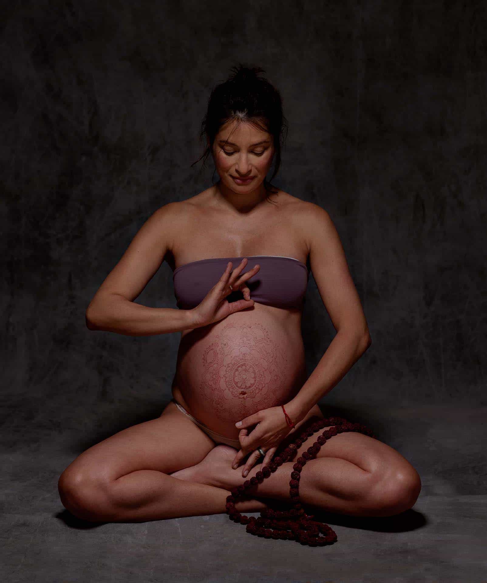 Enzo Dal Verme, Ritratto di Anna, insegnante di yoga incinta, quattro giorni prima del paerto